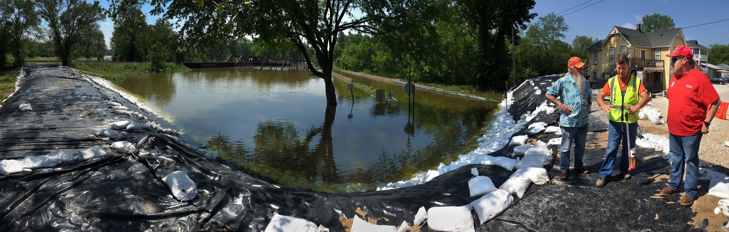 Mississippi River floodwater held at bay by Kimmswick levee